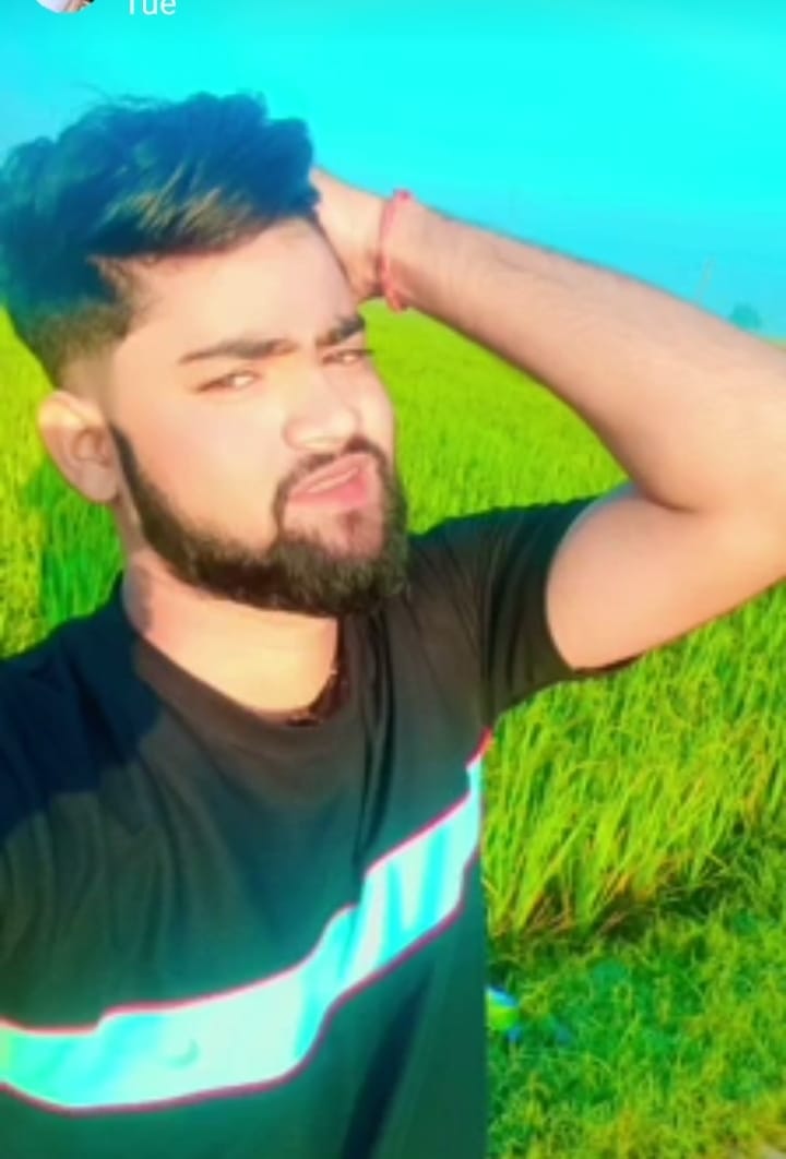 Azamgarh Accident: Bike rider dies after being hit by a vehicle, leaving his younger brother in the market