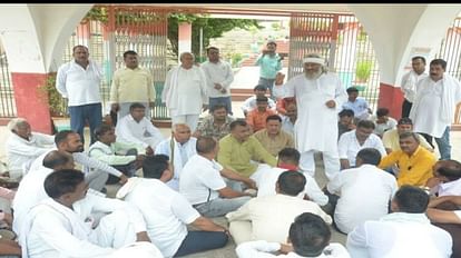 Pradhans protest against SP MLA in Firozabad