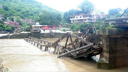 Himachal pradesh Weather Update Today Heavy Rain Landslides and FLood Know HP Weather News in Hindi