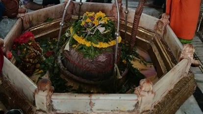 Sawan Special: ऐसा शिवलिंग जो देता है बारिश के संकेत, शक्ति के आगे हार गए थे अंग्रेज, अद्भुत है कहानी Sawan Special: Such a Shivling that gives signs of rain, the British were defeated in front of Shakti