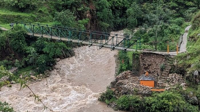 उत्तराखंड में दरकते पहाड़: मानसून आते ही थम गई रफ्तार, अब तक 1500 से अधिक सड़कें हुईं बंद, सात पुल क्षतिग्रस्त Uttarakhand Weather so far more than 1500 roads were closed and seven bridges damaged after monsoon rain