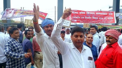 Bihar : किसान सलाहकारों का प्रदर्शन, इन मांगों को विधानसभा घेराव के लिए निकले; पुलिस ने किया लाठीचार्ज Bihar: Protest of farmer advisors, preparation for assembly siege; Patna police stopped, Nitish Kumar
