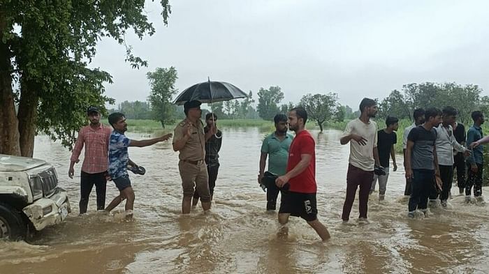 Flood in Roorkee Many Villages Banganga Overflow after Heavy Rainfall photos Uttarakhand news in Hindi