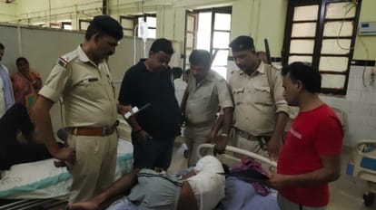 Three friends together stabbed a friend more than 15 times in Motihari, two youths were injured