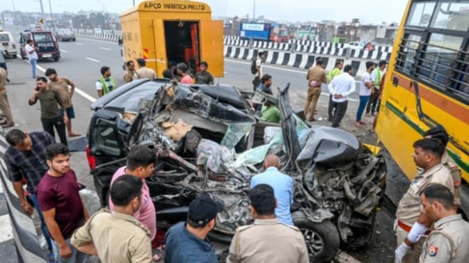 Ghaziabad accident: Six death in one accident, heart trembled seeing crying, mourn in Dhanpur village