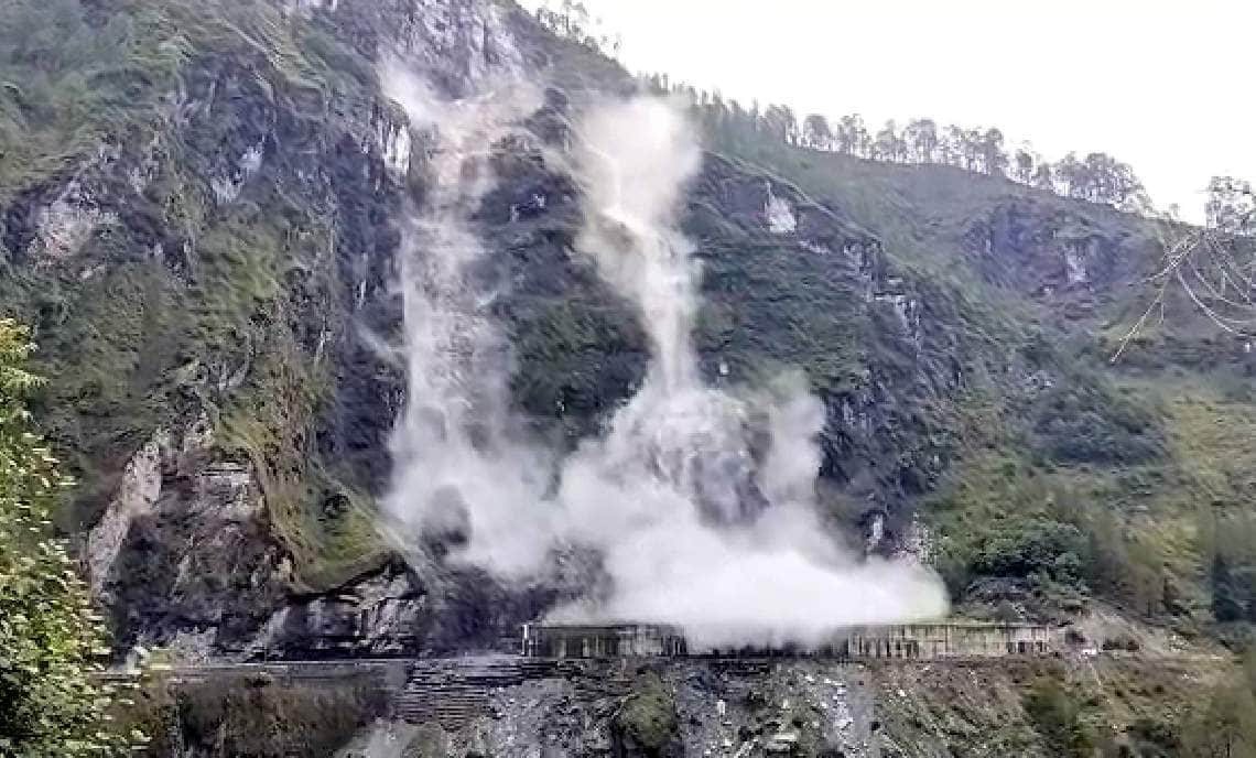 Uttarakhand Weather Disaster 18 deaths Till Now due to Monsoon Heavy Rainfall 1700 roads Closed