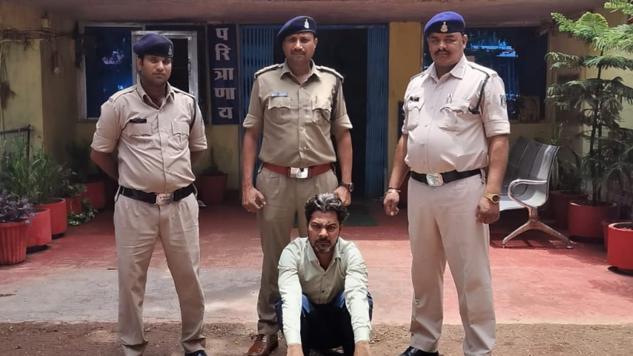 chhattisgarh police arrested youth with brown sugar worth 10 lakhs in Durg