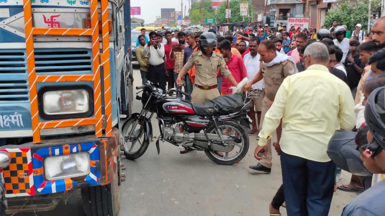 one killed and one injured after road accident in gorakhpur