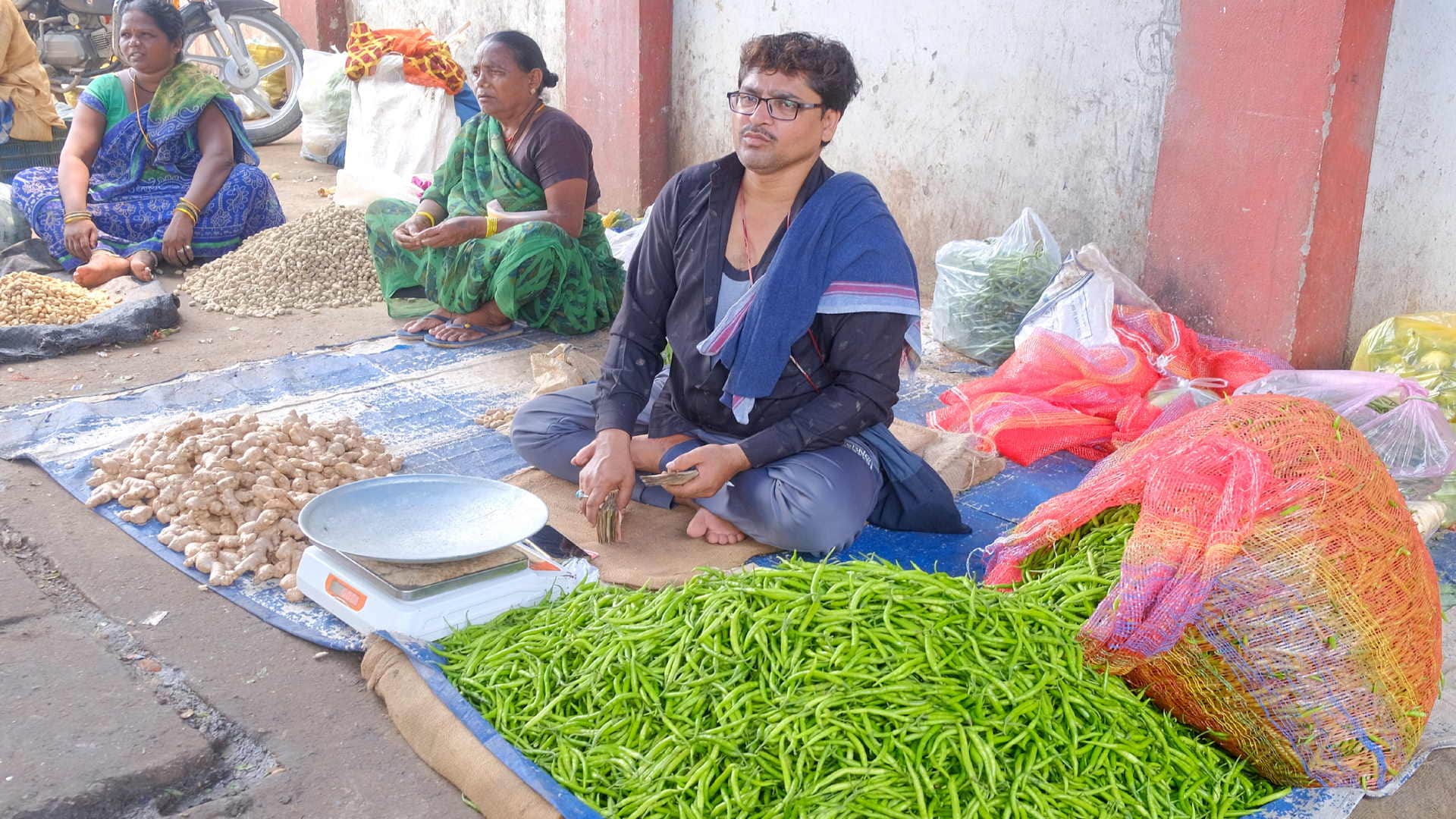 onions and lemons above Cheap tomatoes traders throwing them in market