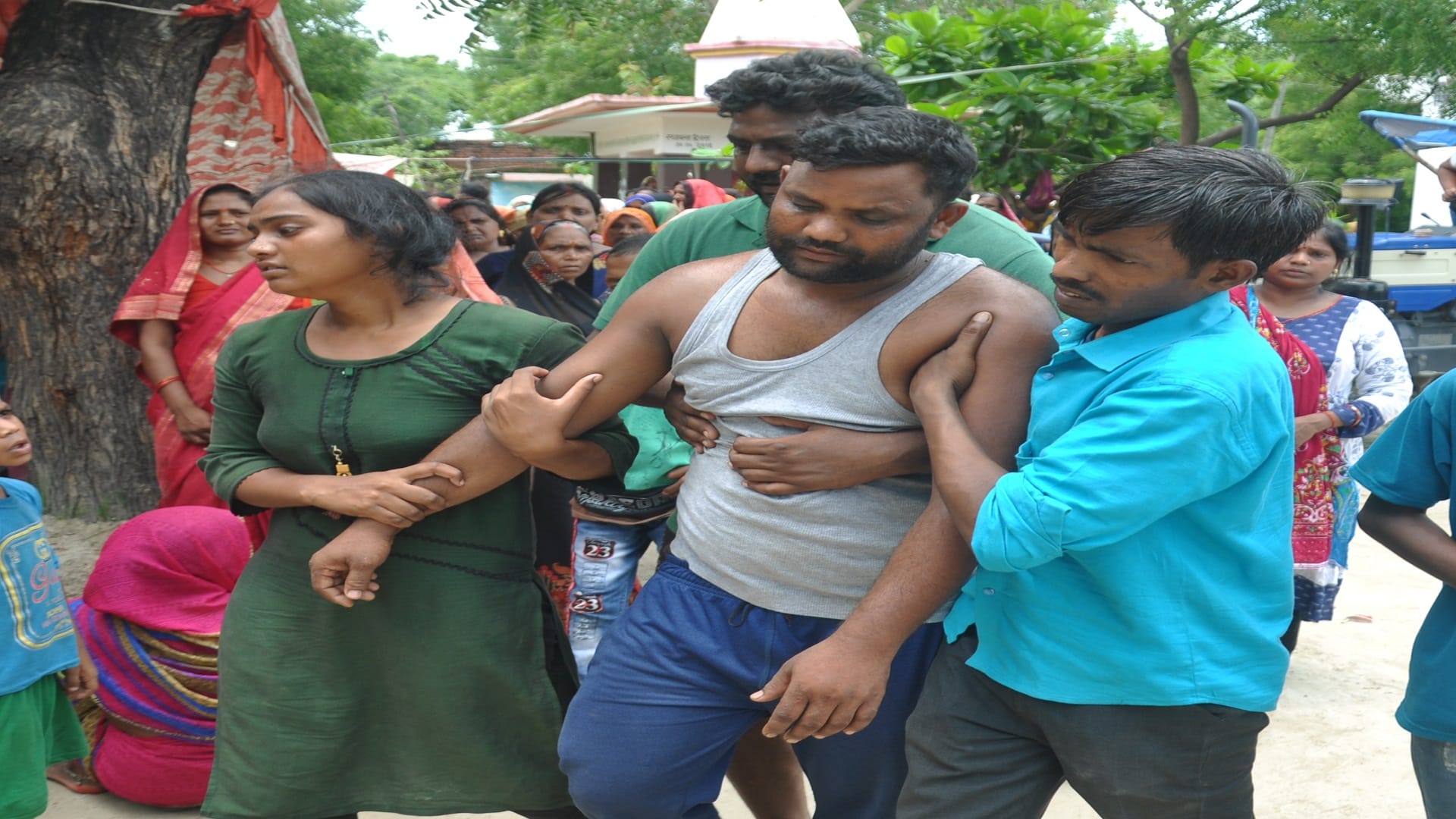 accident Queue of dead bodies passed through tear-soaked roads, nine bier raised from Jethwara area
