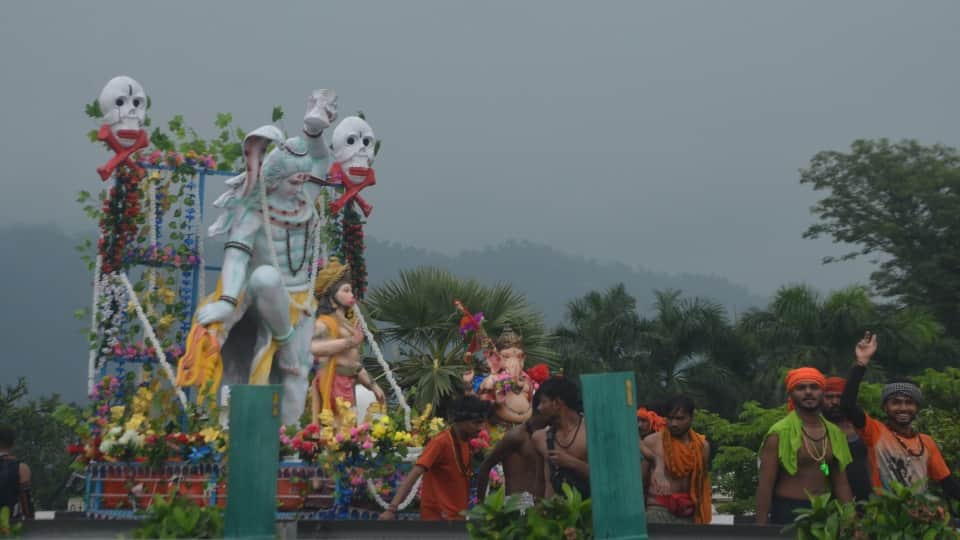 Kanwar Yatra 2023 Huge Crowd in Haridwar even Rainfall  Big and Unique Kanwar photos