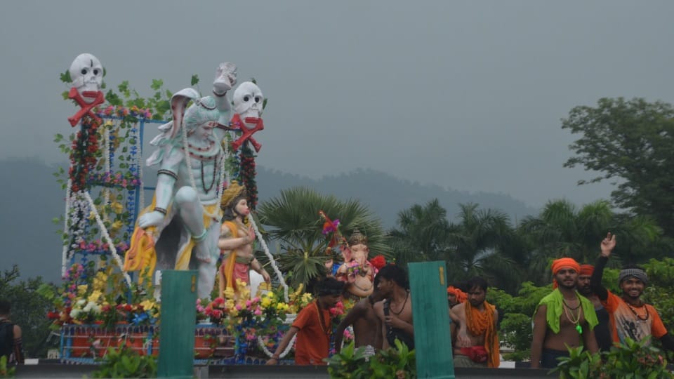 Kanwar Yatra 2023 Huge Crowd in Haridwar even Rainfall  Big and Unique Kanwar photos