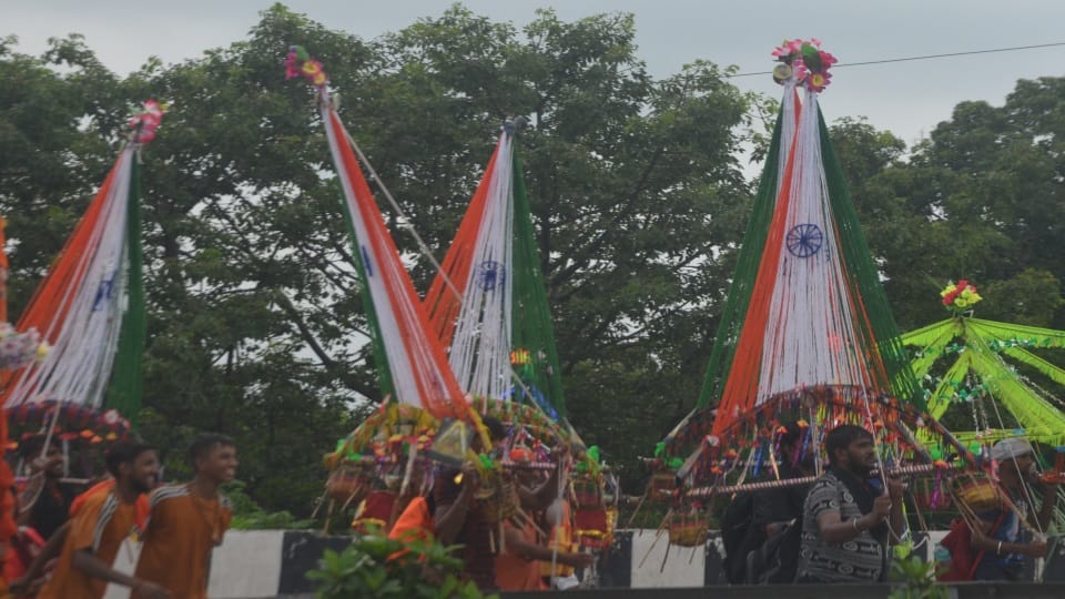 Kanwar Yatra 2023 Huge Crowd in Haridwar even Rainfall  Big and Unique Kanwar photos