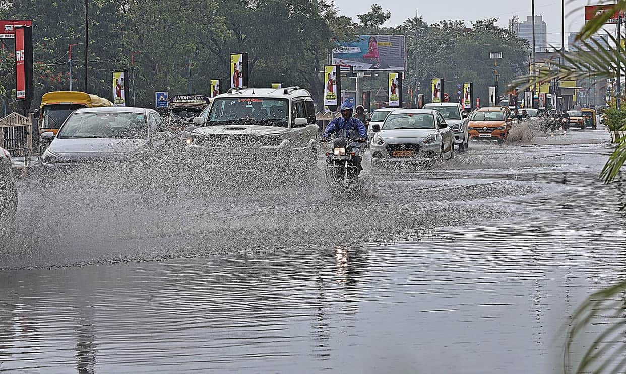 MP Monsoon: Many districts of the state are flooded, alert of heavy rains in ten districts even today