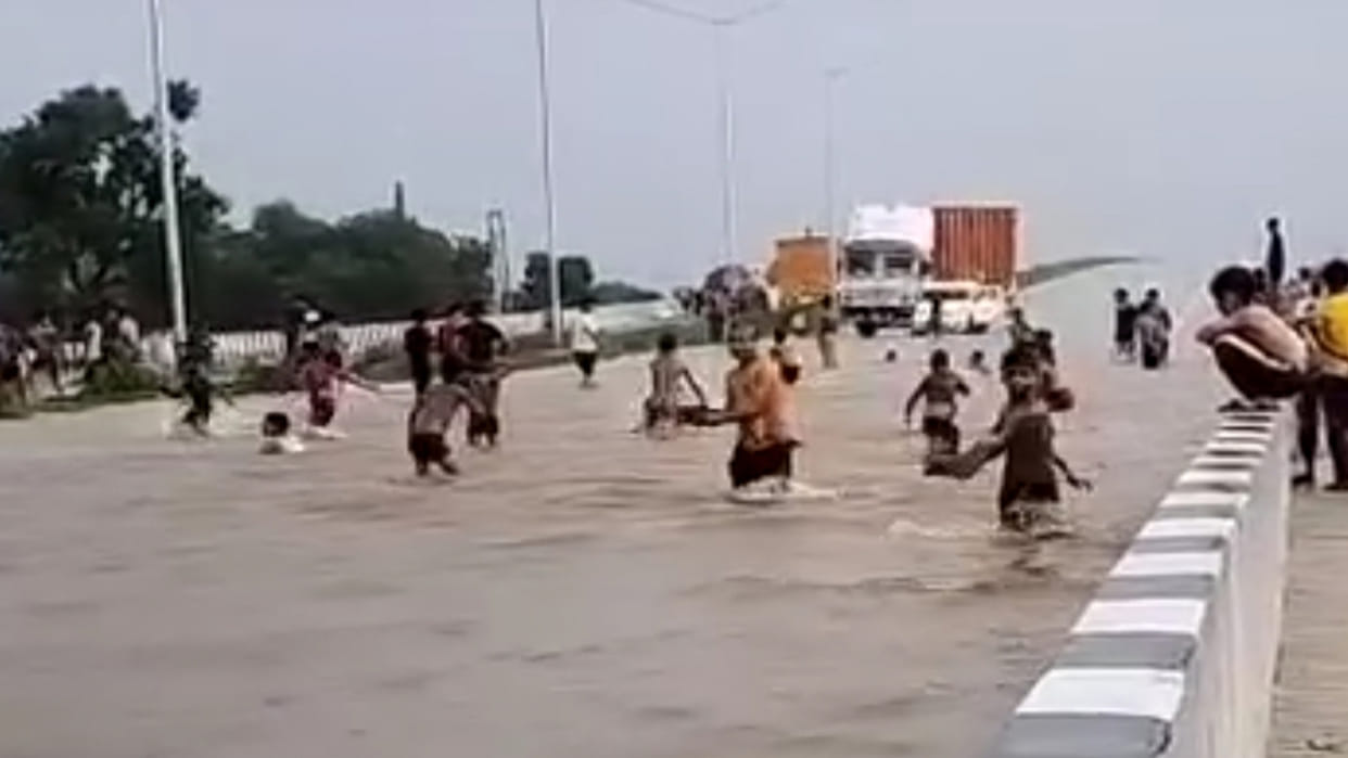 Water filled on National Highway in Kannauj in rain