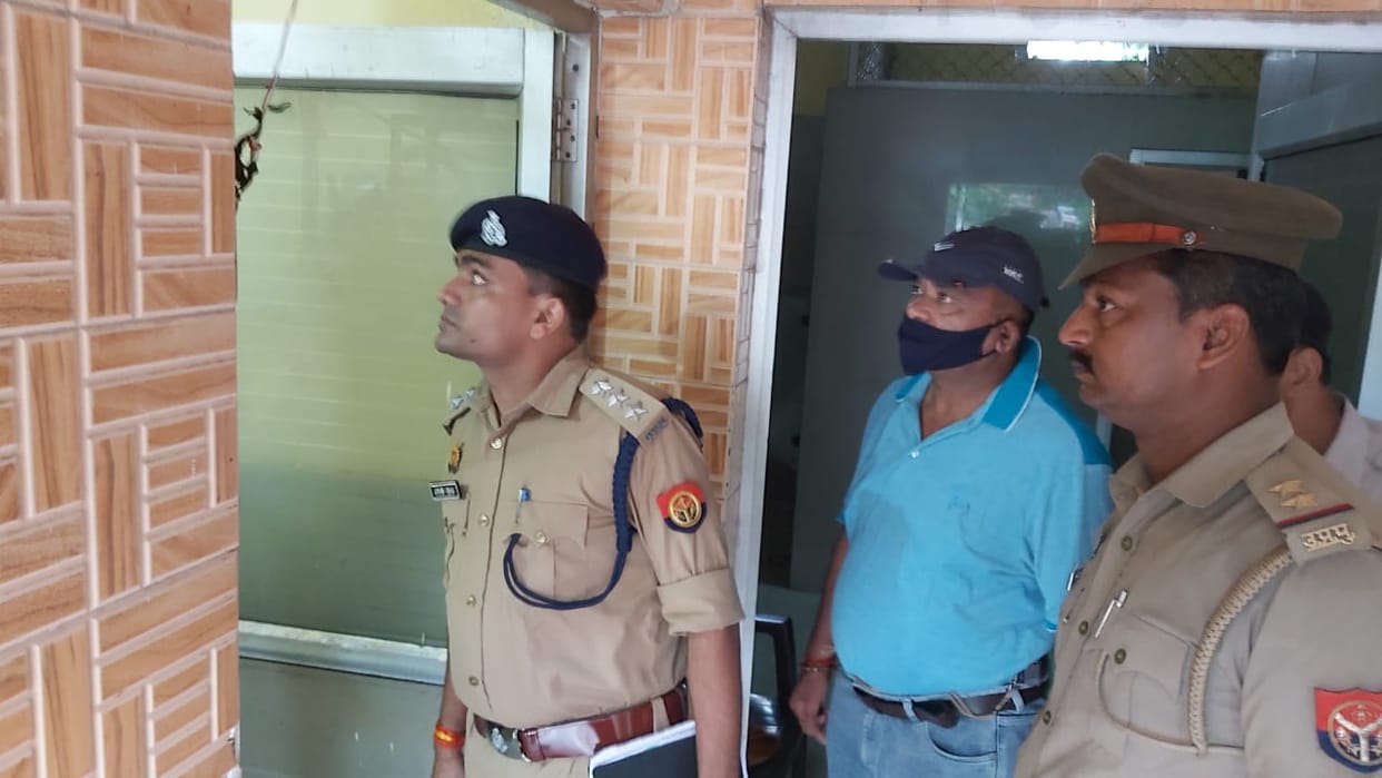 Unnao Suicide, Caretakers body found hanging in Sulabh toilet, hanged while talking to wife on phone