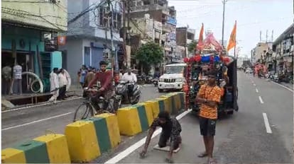 Kanwar Yatra: After birth of a daughter, Deepak brings Kanwar after lying 125 kilometers from Haridwar