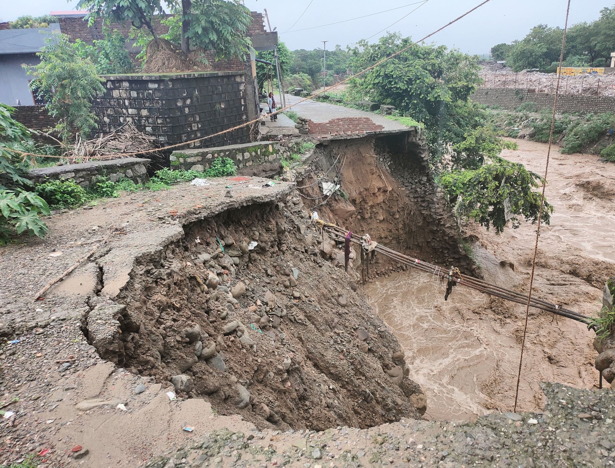 Uttarakhand Weather Disaster 18 deaths Till Now due to Monsoon Heavy Rainfall 1700 roads Closed