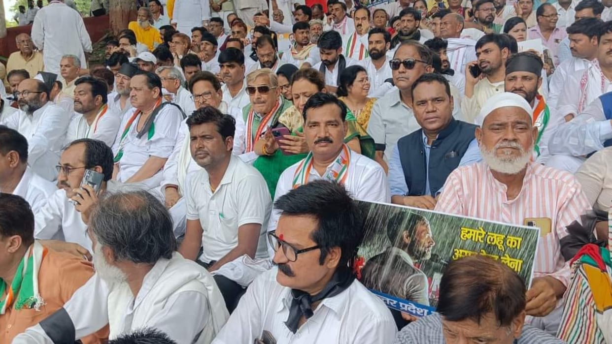 UP Congress performs Maun Satyagrah in Lucknow.
