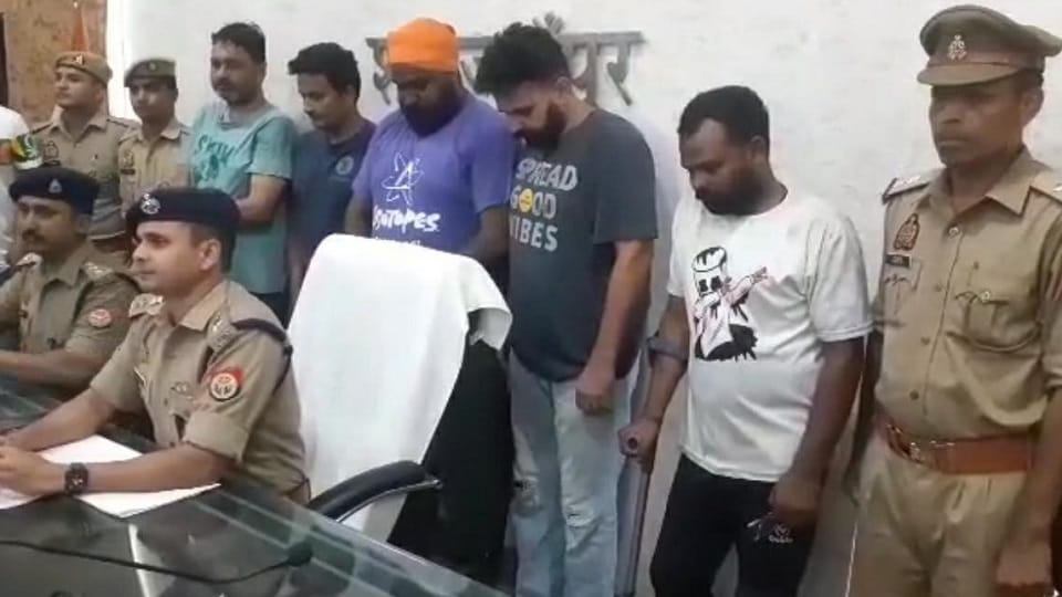 Shahjahanpur police has arrested an interstate smuggler gang going to sell opium worth 8 crores