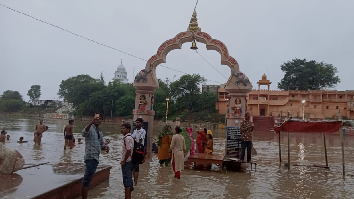 Ujjian News: Ramghat submerged in first rain, many temples submerged
