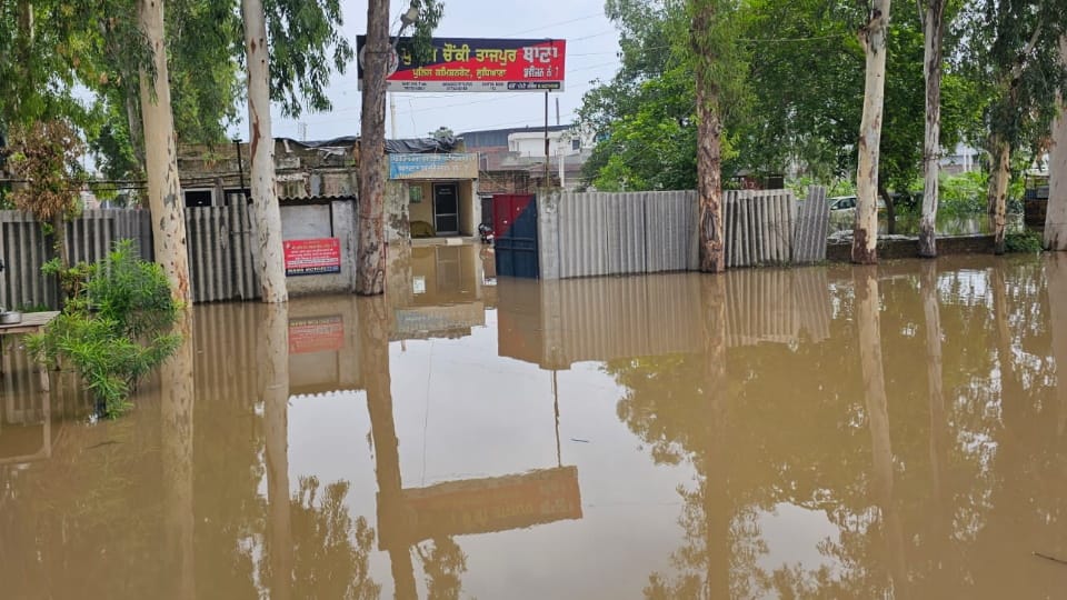 Ludhiana: Budha Naala overflowed again, many slums drowned, water entered police post and STP plant