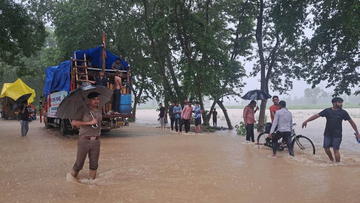 Flood in Roorkee Many Villages Banganga Overflow after Heavy Rainfall photos Uttarakhand news in Hindi