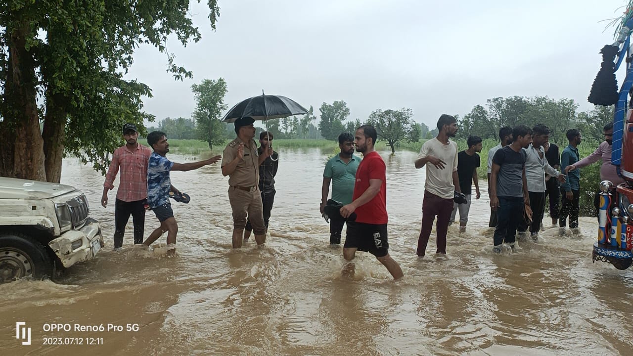 Flood in Roorkee Many Villages Banganga Overflow after Heavy Rainfall photos Uttarakhand news in Hindi