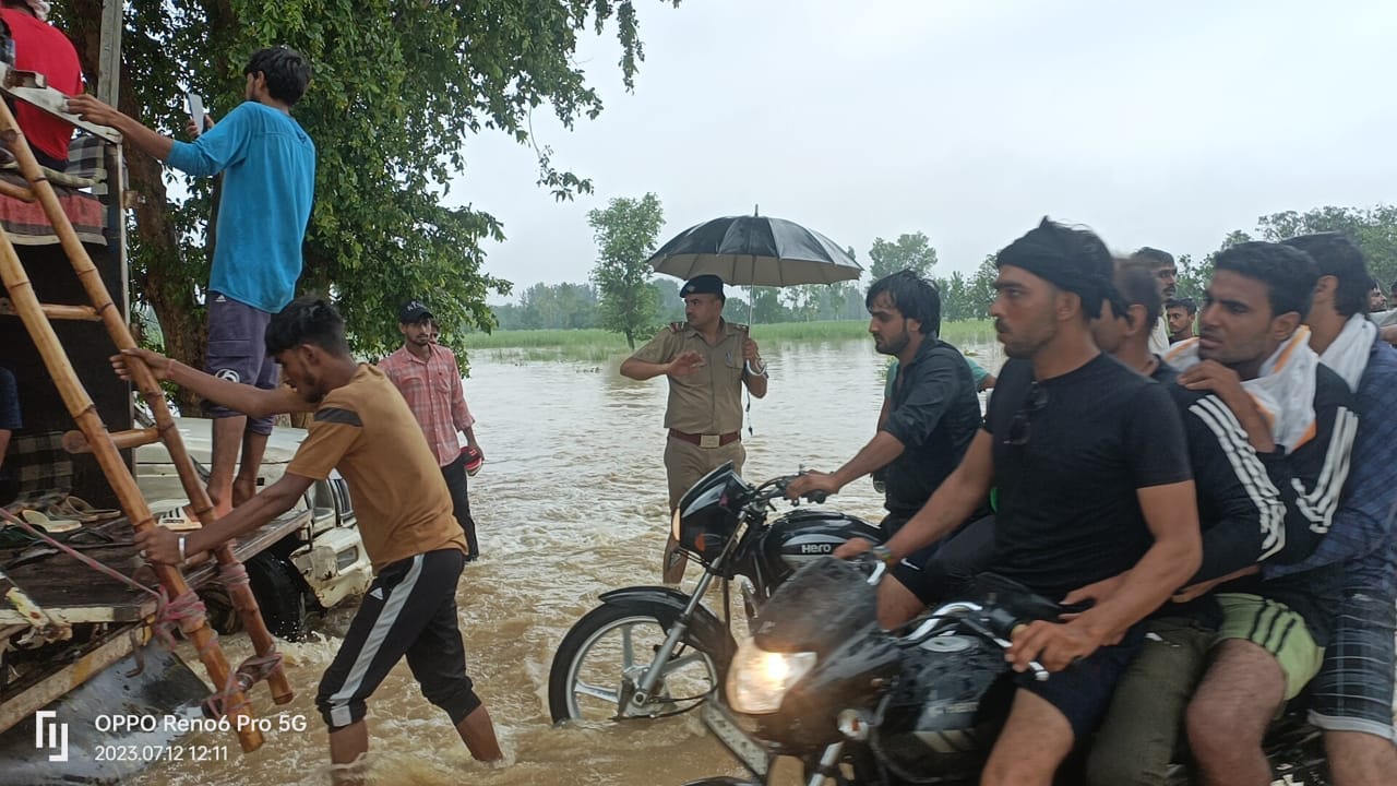 Flood in Roorkee Many Villages Banganga Overflow after Heavy Rainfall photos Uttarakhand news in Hindi