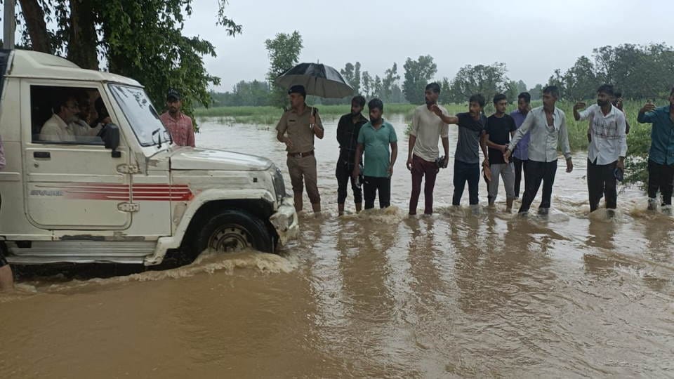 Flood in Roorkee Many Villages Banganga Overflow after Heavy Rainfall photos Uttarakhand news in Hindi