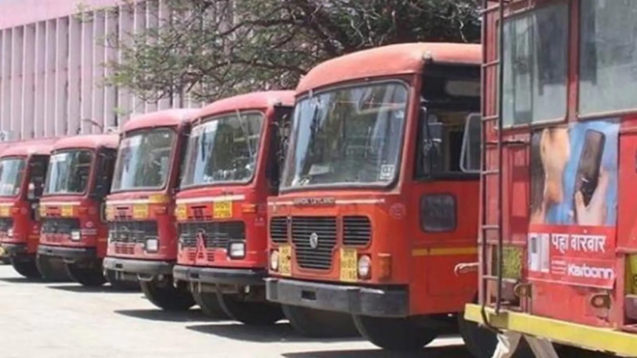 Lucknow News: Deputy Transport Commissioner raided the RTO office, reprimanded the officers