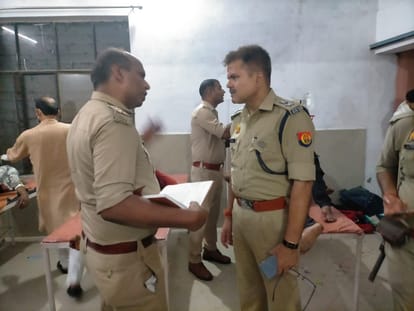 Shamli: भाजपा नेत्री के जेठ की बेरहमी से पीटकर और गला घोंटकर हत्या, खेत में पड़ा मिला शव, मौके से मिली ये चीज Shamli: BJP leader brother-in-law was brutally beaten and strangled to death, dead body found in a field