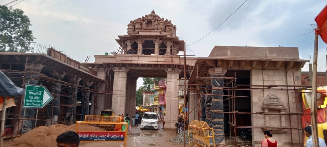 Vindhyachal Corridor: Vindhya Corridor Gate ready, granite marble, plants and lights will illuminate the temp
