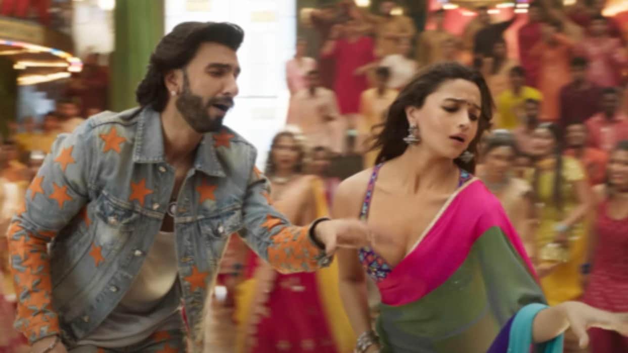 What Jhumka Rocky Aur Rani Kii Prem Kahaani second song out Starring lead couple Ranveer Singh and Alia Bhatt