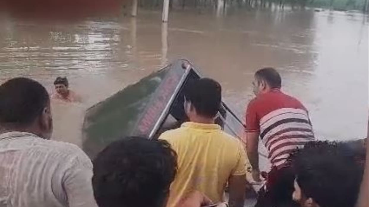 Panipat Flood: Army ambulance overturned in Yamuna water filled on the roadside