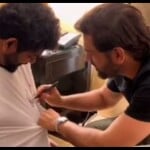 विग्नेश को ऑटोग्राफ देते धोनी