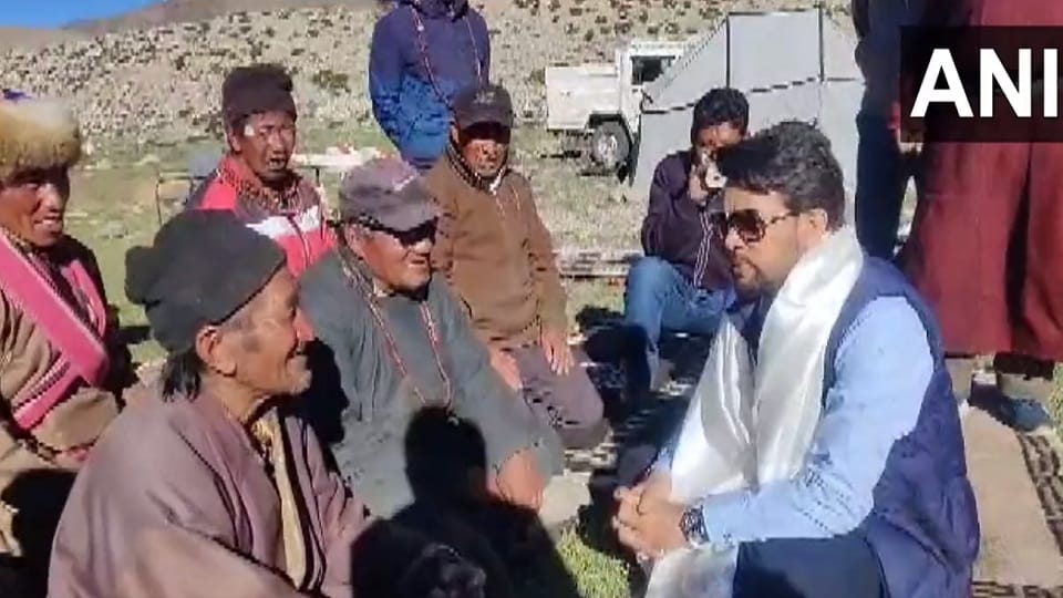 Srinagar: Anurag Thakur said- people of Ladakh need not fear