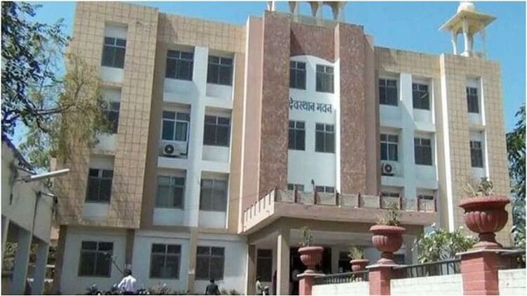 Rajasthan: इन मंदिरों में लागू है ड्रेस कोड...दर्शन करने जा रहे हैं तो इस तरह के कपड़े बिल्कुल ना पहनें Banner and boards put up in many ancient temples of Rajasthan on dress code