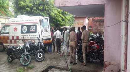 Two people killed due to vehicle hit the tempo in bareilly