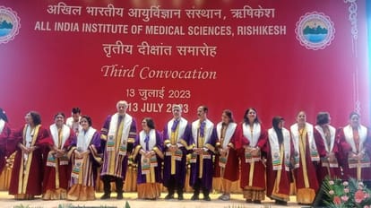 AIIMS Rishikesh: दीक्षांत समारोह में पहुंचे केंद्रीय मंत्री मनसुख मांडविया, छात्र-छात्राओं को दिए मेडल AIIMS Rishikesh Third Convocation Union Health Minister Mansukh Mandaviya attends ceremony