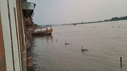 Yamuna Flood Alert near danger mark in Mathura crisis on more than two dozen colonies