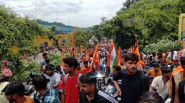Kanwar Yatra: उमड़ा कांवड़ियों का सैलाब, पुलिस की सारी व्यवस्थाएं ध्वस्त, हरिद्वार-दिल्ली हाईवे जाम, तस्वीरें Kanwar Yatra 2023 Haridwar Delhi Highway Jam After Huge Crowd of Kanwariya police Arrangements Field Photos