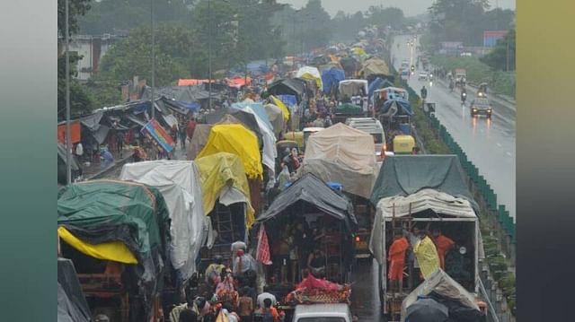 Kanwar Yatra 2023 Dak Kanwar Huge Crowd in Haridwar devotees panic Photos