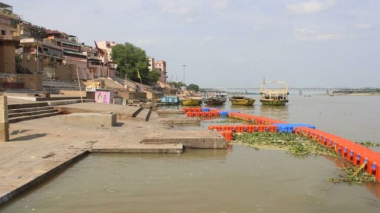 Ganga Water Level: एक सेंटीमीटर प्रतिघंटे की रफ्तार से बढ़ रहा गंगा का पानी, चार घाटों का आपसी संपर्क टूटा