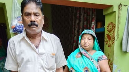 miscreants looted cash jewellery from the husband wife by giving lift in car