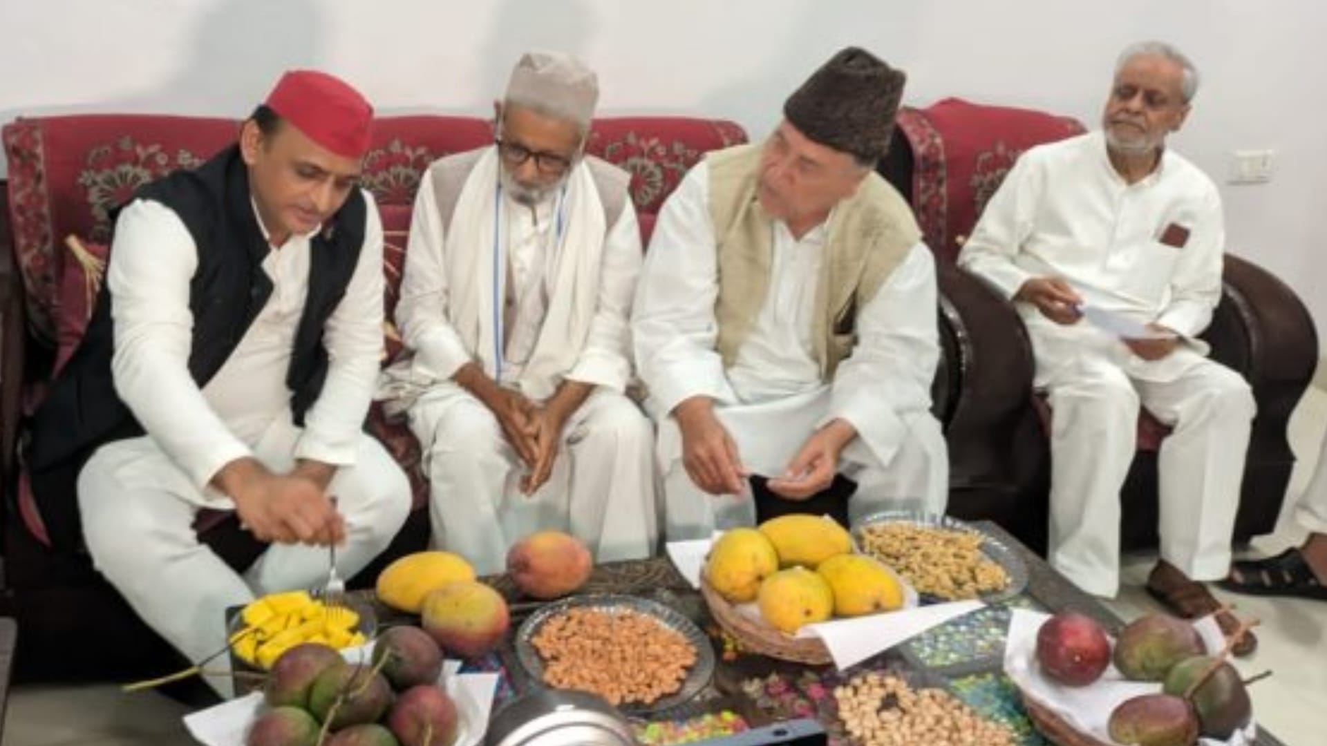 Akhilesh Yadav and his party leaders enjoy mango in Malihabad.