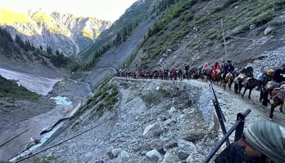 Amarnath Yatra 2023: Cheers resonating in Jammu Kashmir, badminton player Saina Nehwal reached yatra