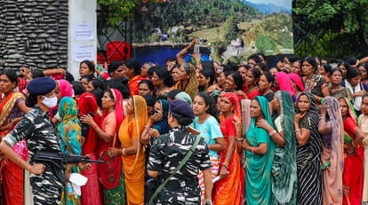 Amarnath Yatra 2023: Cheers resonating in Jammu Kashmir, badminton player Saina Nehwal reached yatra