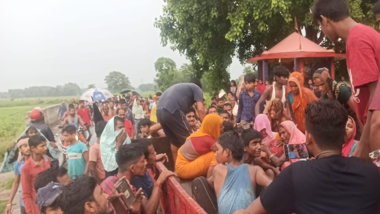 Bihar News Two women laborers died due to lightning in Madhepura three badly scorched