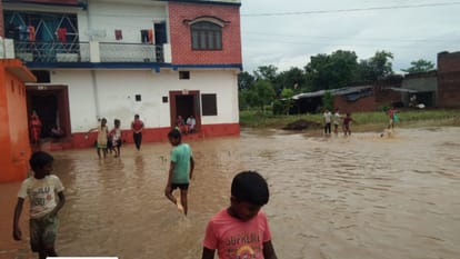 Water level of Ganga has increased in Bijnor, villages of Khadar area are in danger